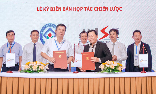 MISA ký kết thỏa thuận hợp tác với Sở GD&ĐT tỉnh Thừa Thiên Huế thúc đẩy chuyển đổi số địa phương